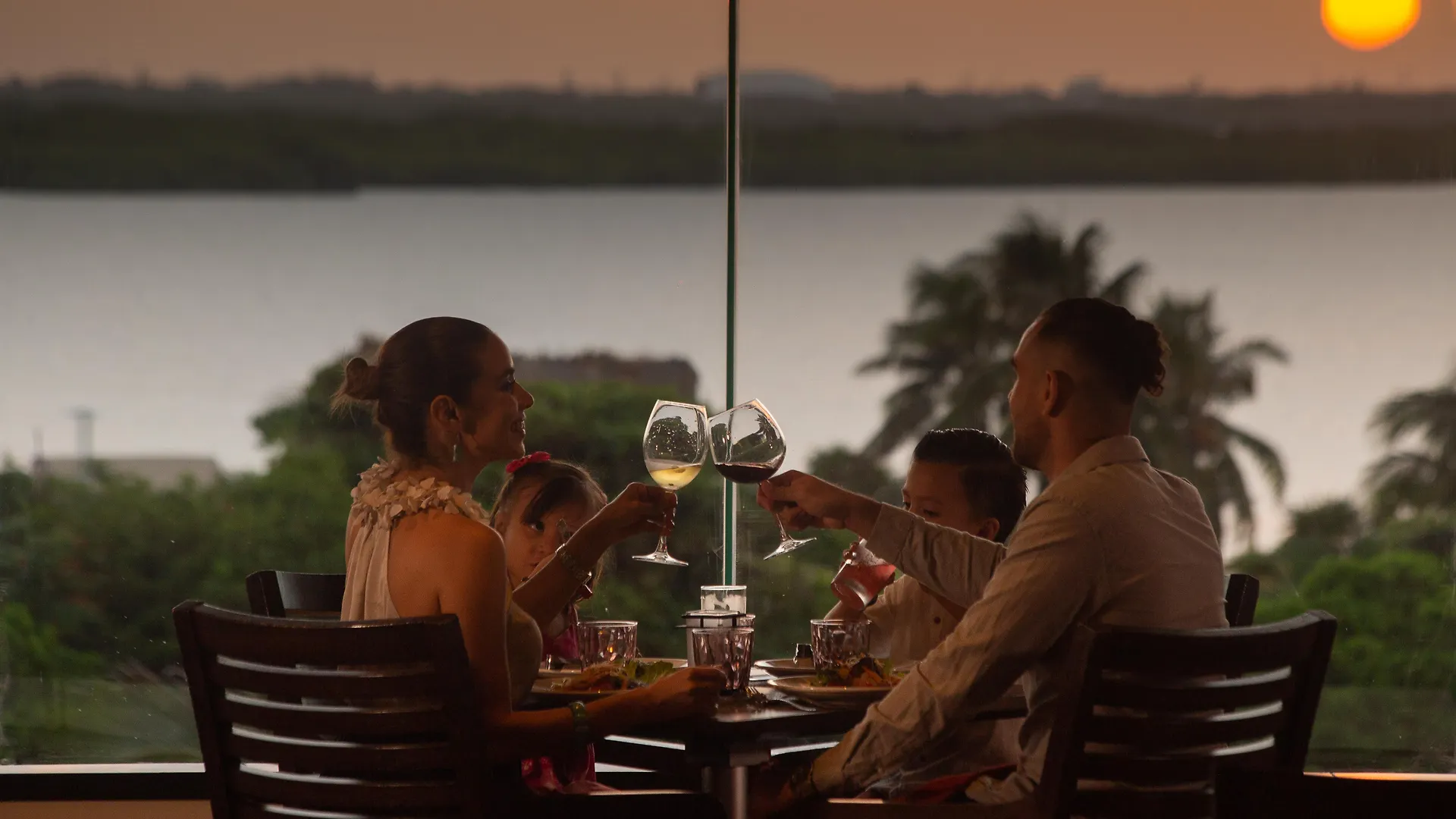 Wyndham Grand Cancun All Inclusive Resort & Villas Hotel