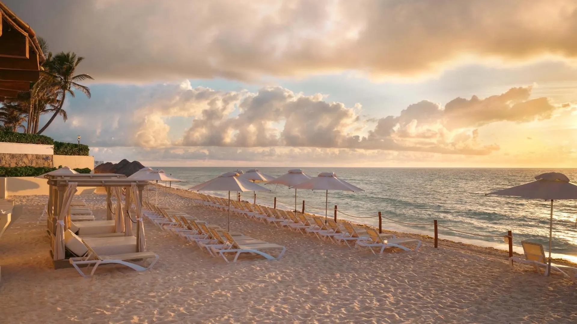 Wyndham Grand Cancun All Inclusive Resort & Villas Hotel