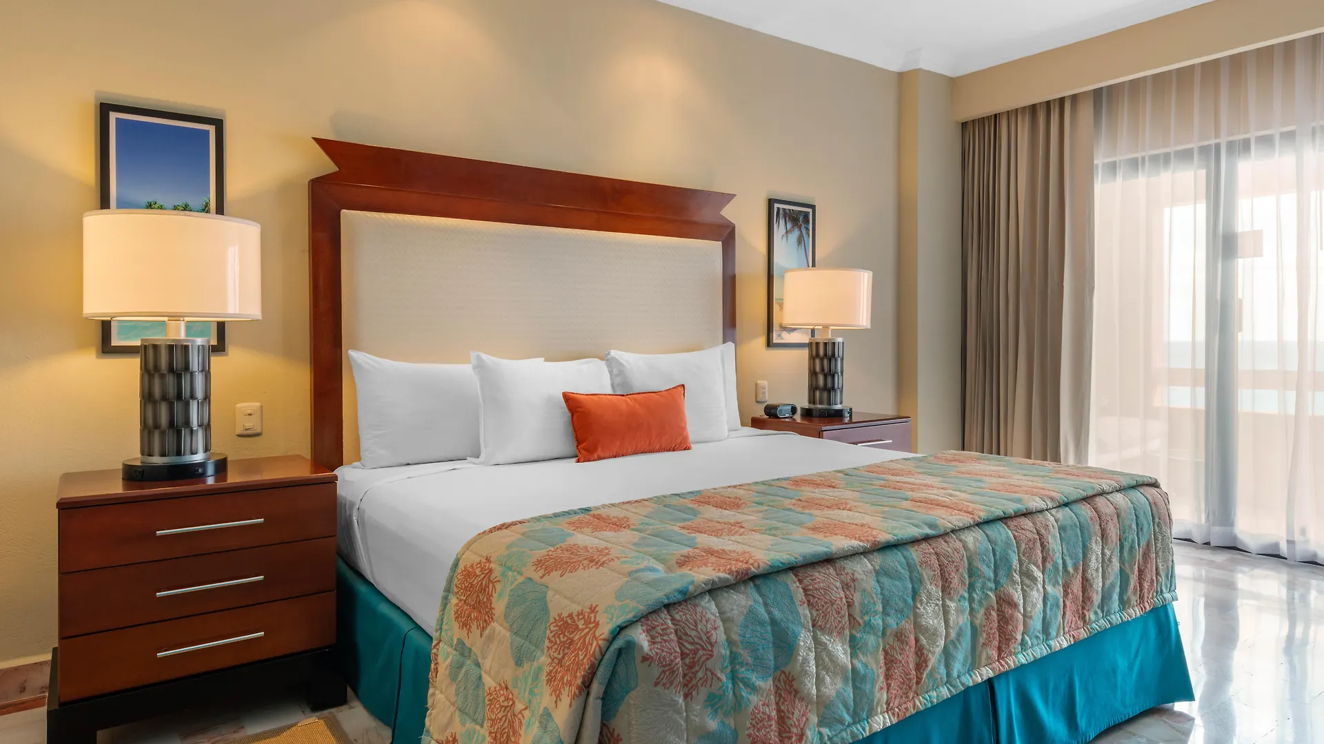 Hotel Wyndham Grand Cancun All Inclusive Resort & Villas