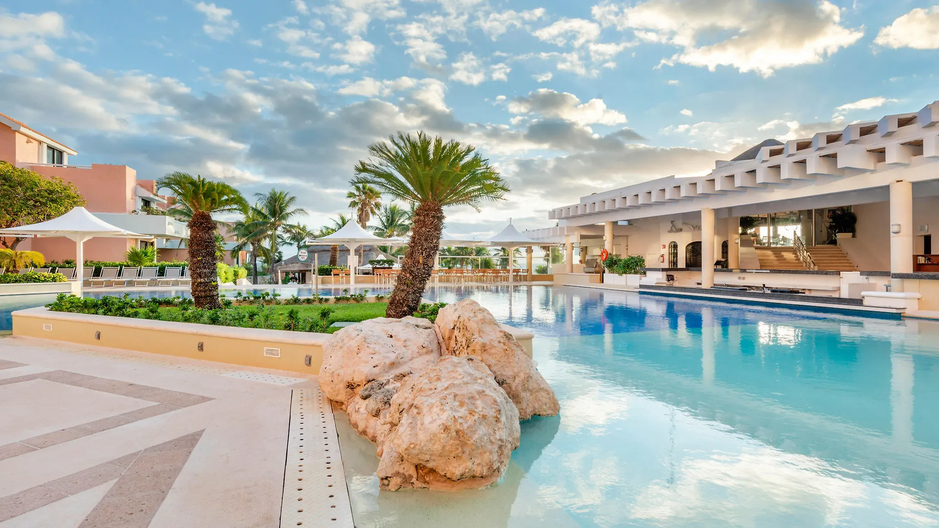 Hotel Wyndham Grand Cancun All Inclusive Resort & Villas