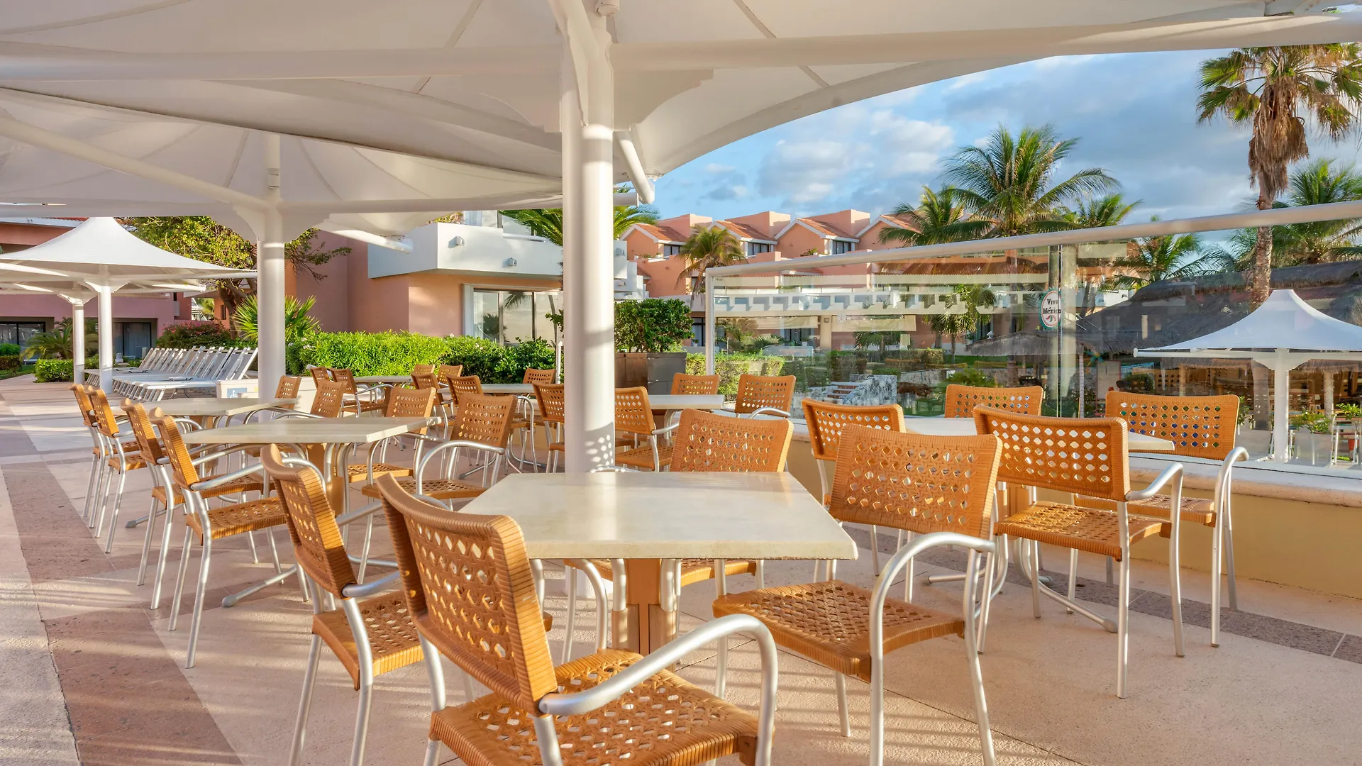 Wyndham Grand Cancun All Inclusive Resort & Villas Hotel